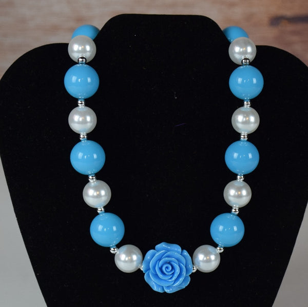 Pearls and Rose Chunky Necklace (More Colors) - Gabskia